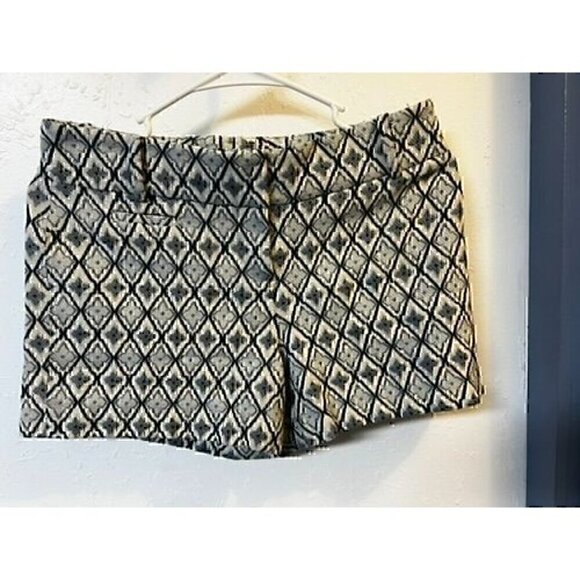 Ann Taylor Loft Geometric Print Shorts - Size 6 - Picture 5 of 7